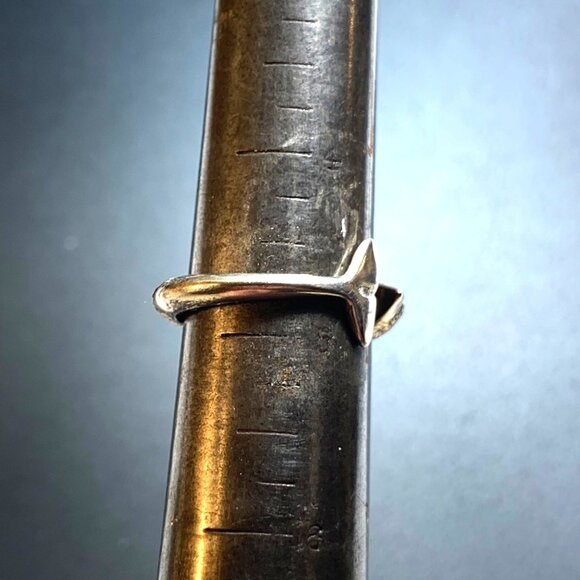 VTG Sterling Silver 925 Diamond Cut Finish Dolphin Design Statement Ring Size 5 - Picture 8 of 11